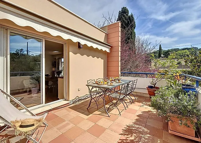 Апартаменты Cap Dantibes Duplex Terraces & Nearby Антиб