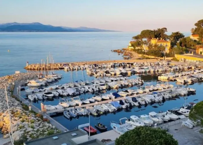 Cap Dantibes Duplex Terraces & Nearby Daire *